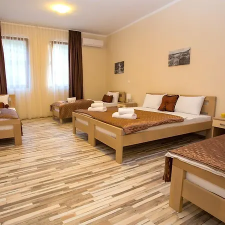 Hana Hotell 3*