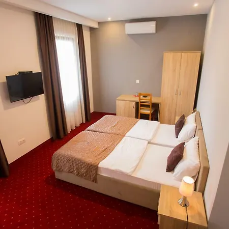 Hana Hotell 3*